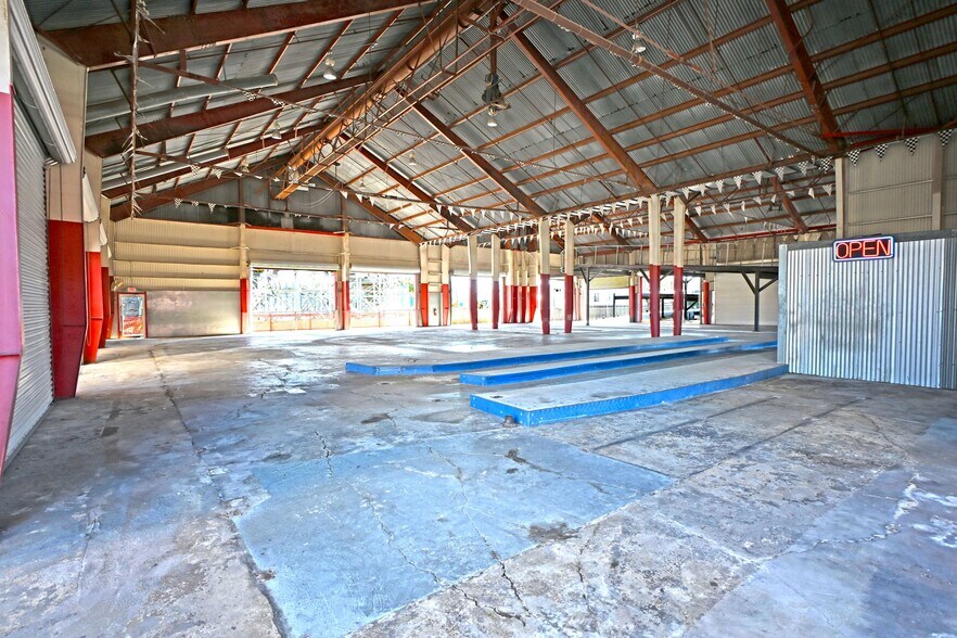 More Photos Of 1123 Bowie St, Seguin Warehouse For Sale