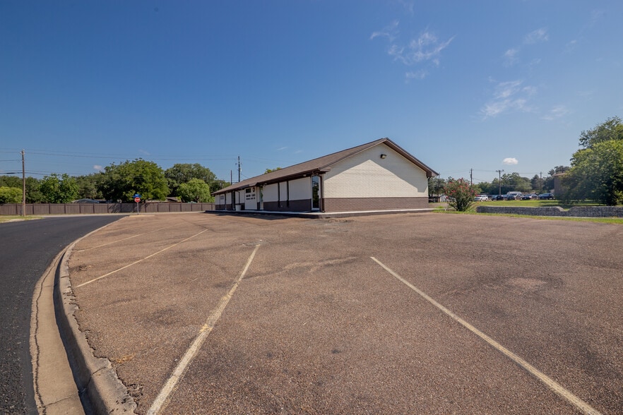 More Photos Of 1001 E Airline Rd, Victoria Office For Sale