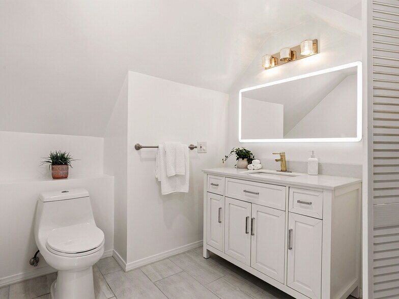 More Photos Of 1825 Altivo Way, Los Angeles Multifamily For Sale