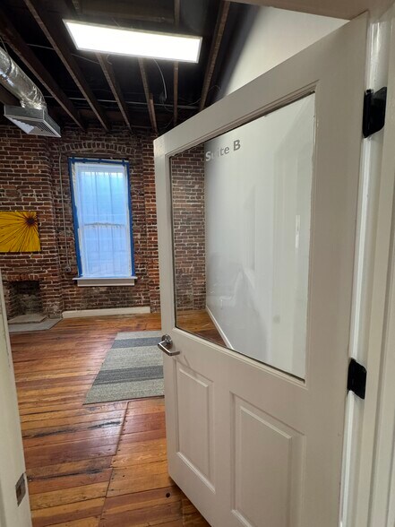 More Photos Of 109-111 N State St, Jackson Loft Creative Space For Lease