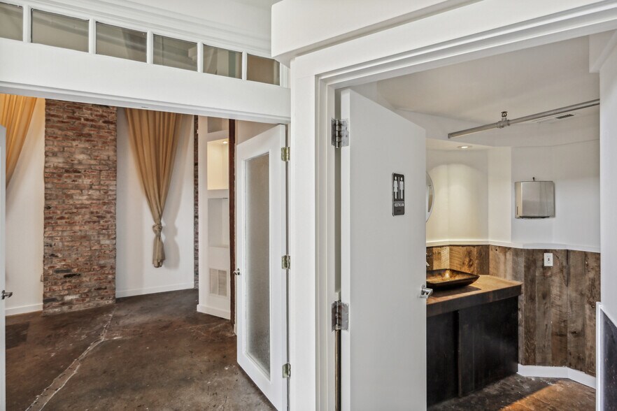 More Photos Of 887 W Marietta St NW, Atlanta Loft Creative Space For Lease