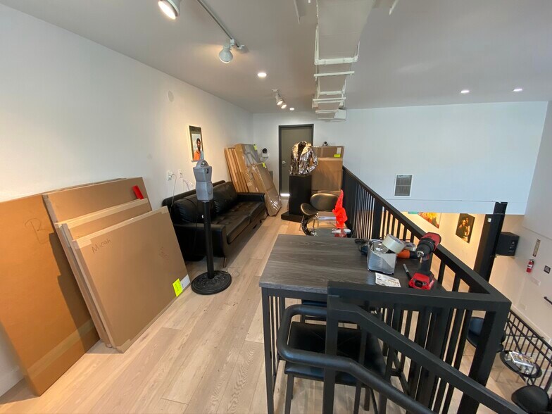 More Photos Of 7969 Melrose Ave, Los Angeles Storefront For Lease