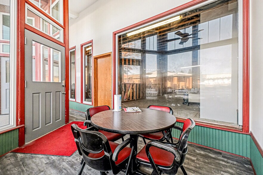 More Photos Of 418 E Coolbaugh St, Red Oak Storefront Retail Residential For Sale