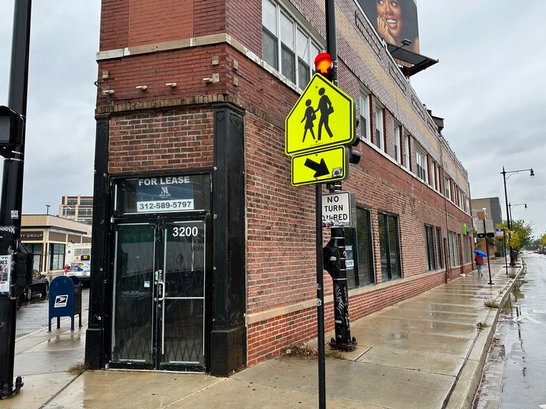 More Photos Of 3200-3220 N Milwaukee Ave, Chicago Storefront Retail Office For Lease