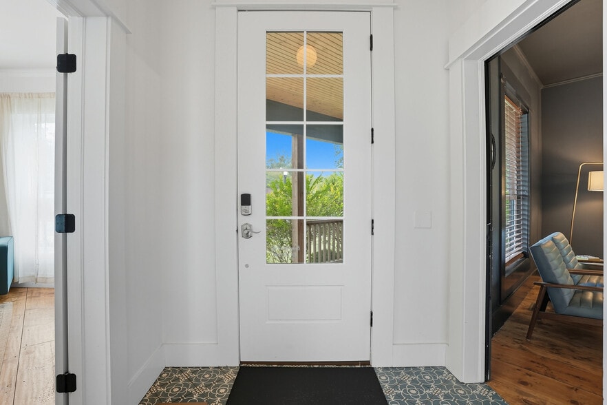 More Photos Of 924 S Main St, Broken Arrow Showroom For Sale