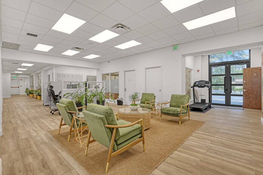 More Photos Of 2701 W Okeechobee Blvd, West Palm Beach Office For Sale