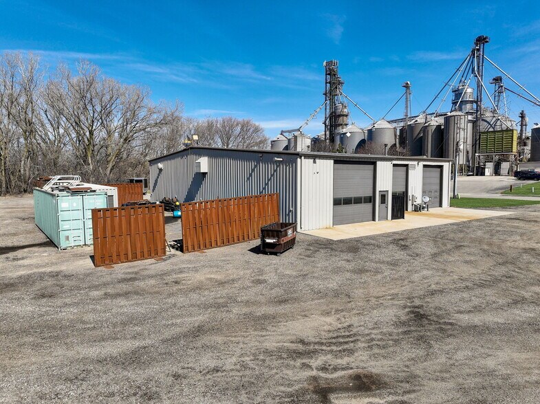 More Photos Of 201 Grell Ln, Johnson Creek Manufacturing For Sale