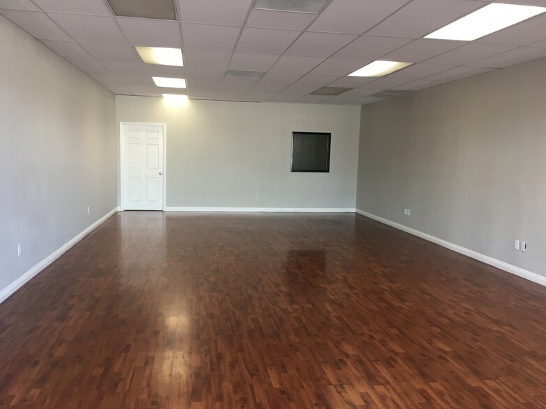 More Photos Of 900-950 S Harbor Blvd, Santa Ana Auto Repair For Lease