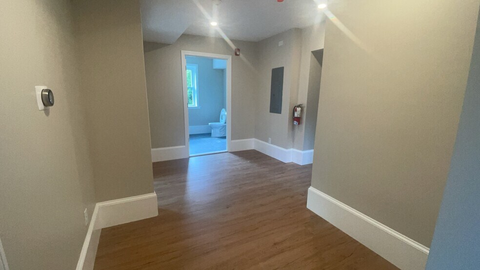 More Photos Of 6 Windsor St, Andover Office For Sale