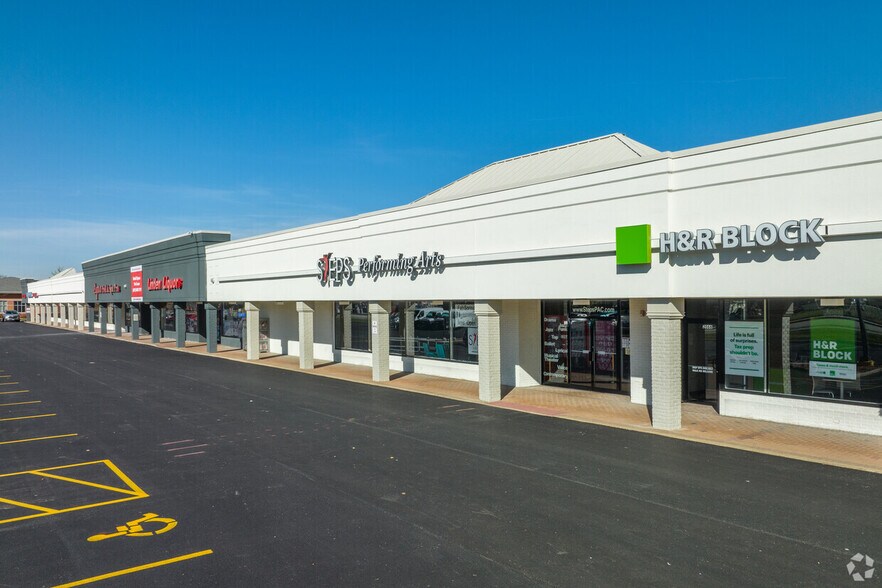 More Photos Of 2040-2140 E Grand Ave, Lindenhurst Unknown For Lease