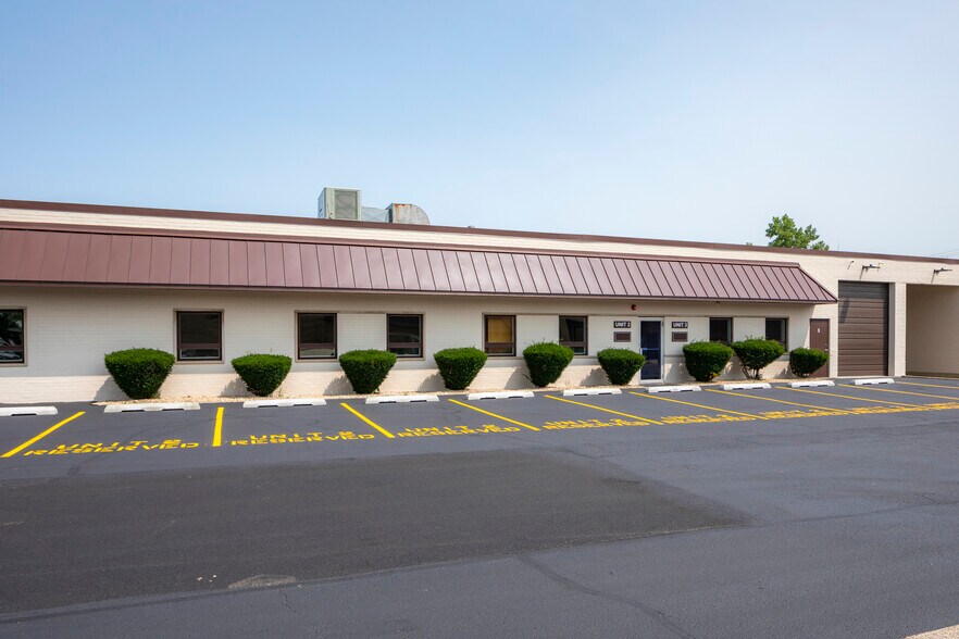 More Photos Of 1084 Industrial Dr, Bensenville Warehouse For Lease