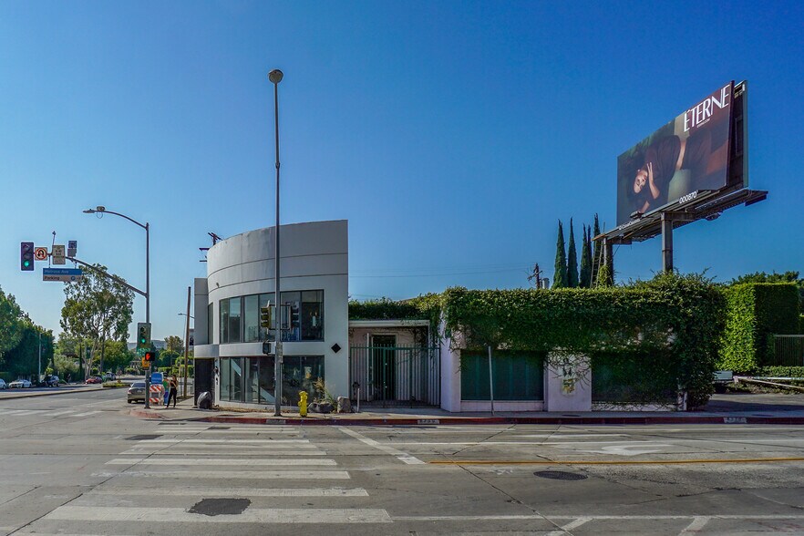More Photos Of 8700 Melrose Ave, Los Angeles Storefront For Lease