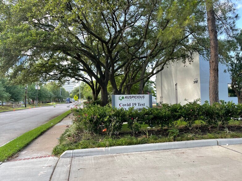 More Photos Of 3707 Westcenter Dr, Houston Office For Lease
