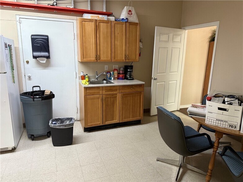 More Photos Of 2765 Highway 95, Bullhead City Office For Lease