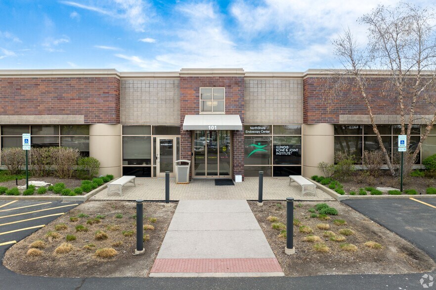 More Photos Of 101 Waukegan Rd, Lake Bluff Medical For Lease