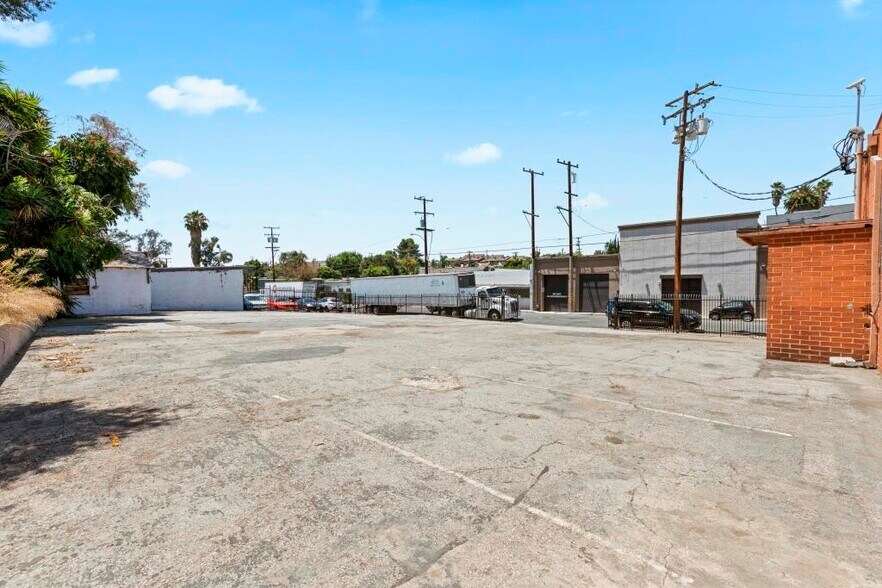 More Photos Of 410-420 E Beach Ave, Inglewood Warehouse For Sale