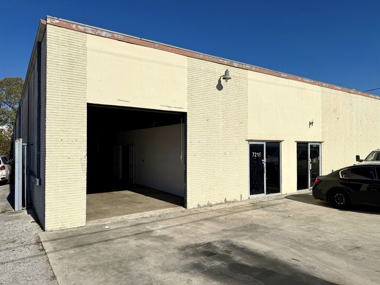 Primary Photo Of 7215-7217 Eckhert Rd, San Antonio Service For Lease