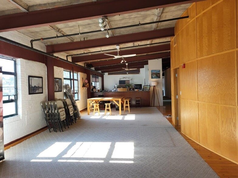 More Photos Of 1601 N Jessup St, Wilmington Manufacturing For Sale
