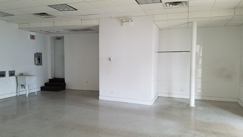 More Photos Of 1338-1346 W Irving Park Rd, Chicago Apartments For Lease