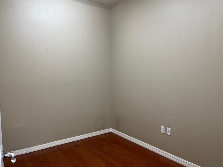 More Photos Of 1708-1718 Lexington Green Ln, Sanford Medical For Sale