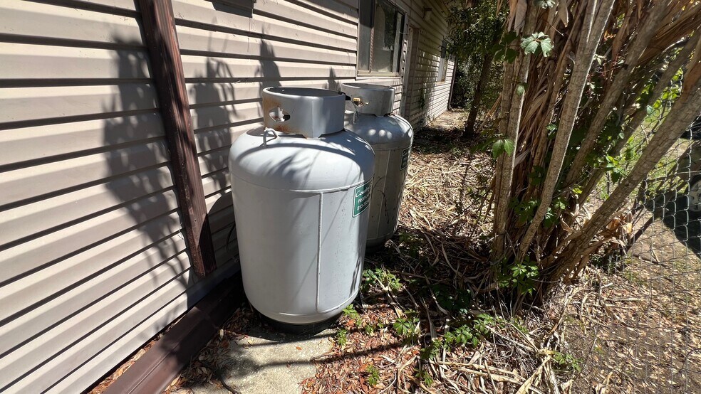 More Photos Of 302 Broadway Blvd SE, Polk City Restaurant For Sale