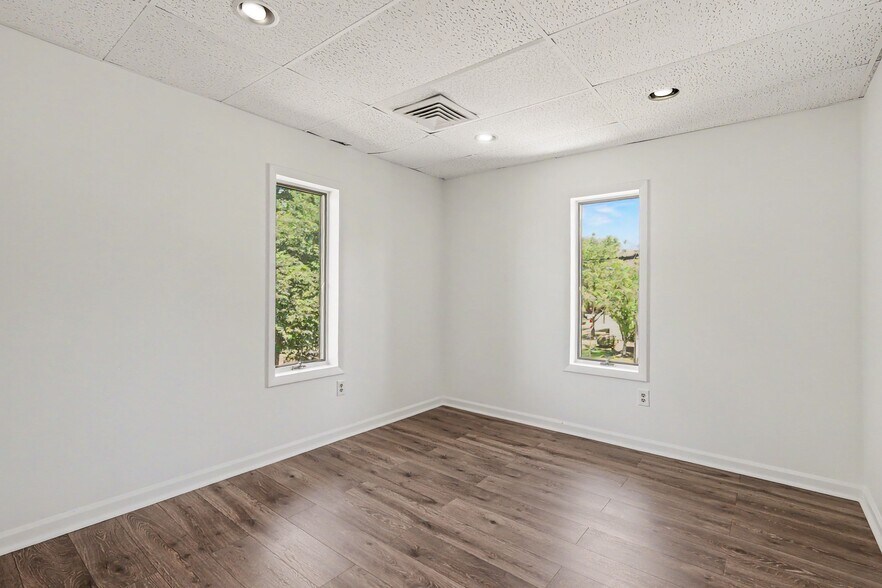 More Photos Of 10875 Main St, Fairfax Medical For Sale