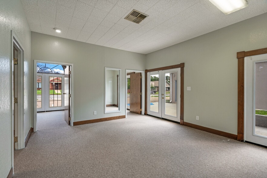 More Photos Of 1501 Brook Ave, Wichita Falls Medical For Sale