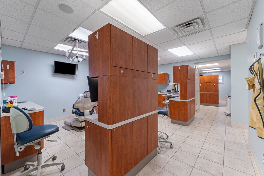 More Photos Of 5555 Us-60 E, Huntington Office For Sale