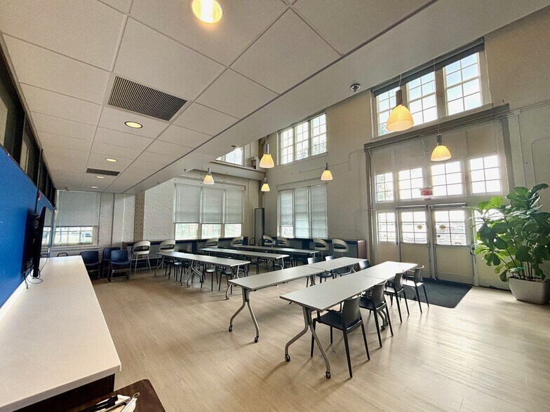 More Photos Of 5101 S Broad St, Philadelphia Office For Lease