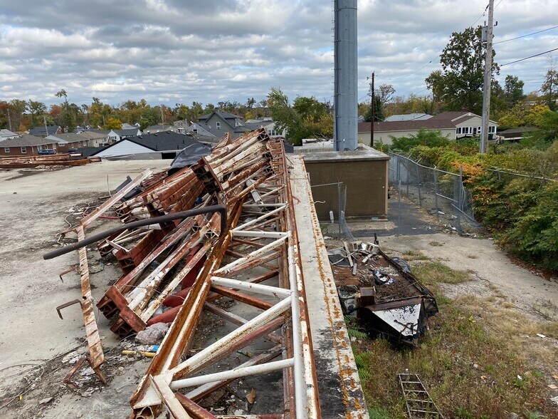 More Photos Of 5020 N Main St, Dayton Auto Repair For Sale
