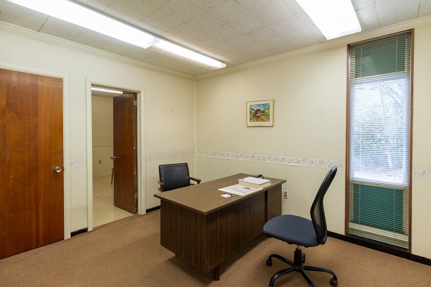 More Photos Of 810 W King St, Kings Mountain Office For Sale