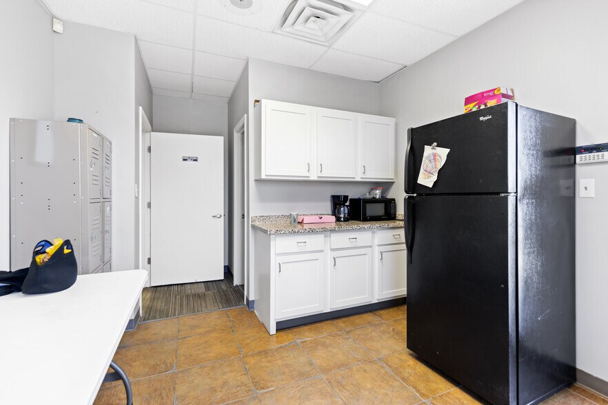 More Photos Of 5676 W Skelly Dr, Tulsa Medical For Sale