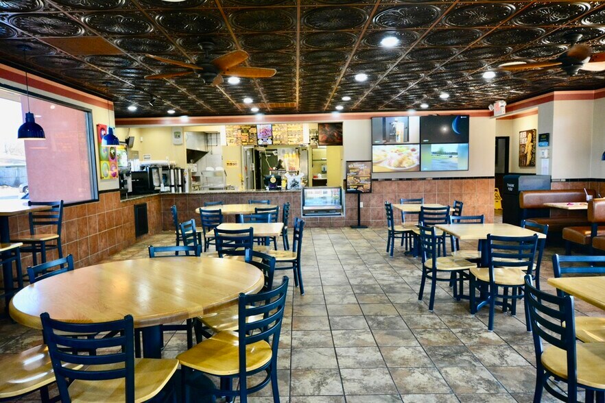 More Photos Of 1210 Lamar Ave, Paris Fast Food For Sale