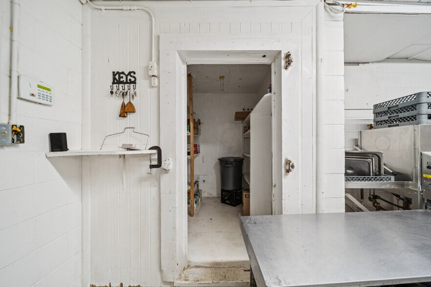 More Photos Of 29301 Hwy 82 Hwy, Park Hill Restaurant For Sale