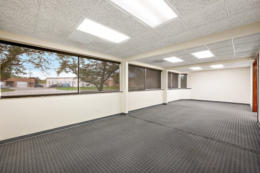 More Photos Of 33830 Harper Ave, Clinton Township Medical For Lease
