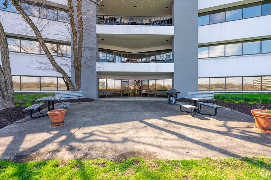 More Photos Of 8777 Purdue Rd, Indianapolis Office For Lease