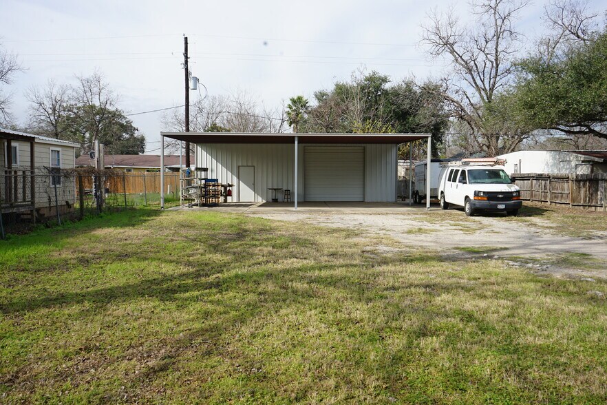 Primary Photo Of 11815 Beeville Dr, Houston Warehouse For Lease