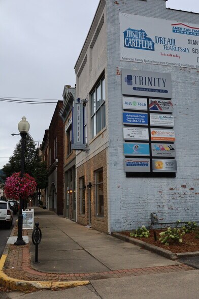 More Photos Of 613 Chillicothe St, Portsmouth Storefront Retail Office For Lease