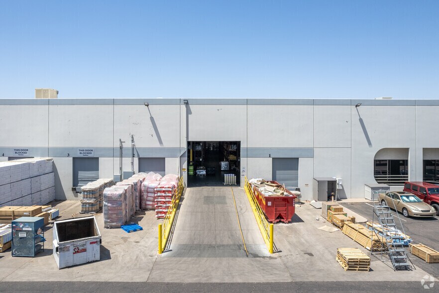 More Photos Of 4330-4480 N 43rd Ave, Phoenix Warehouse For Lease