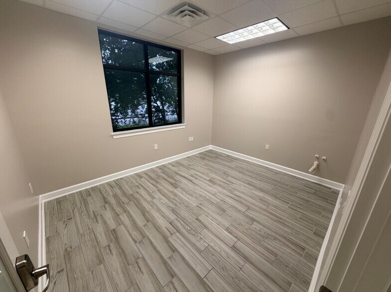 More Photos Of 202 Industrial Blvd, Sugar Land Loft Creative Space For Lease