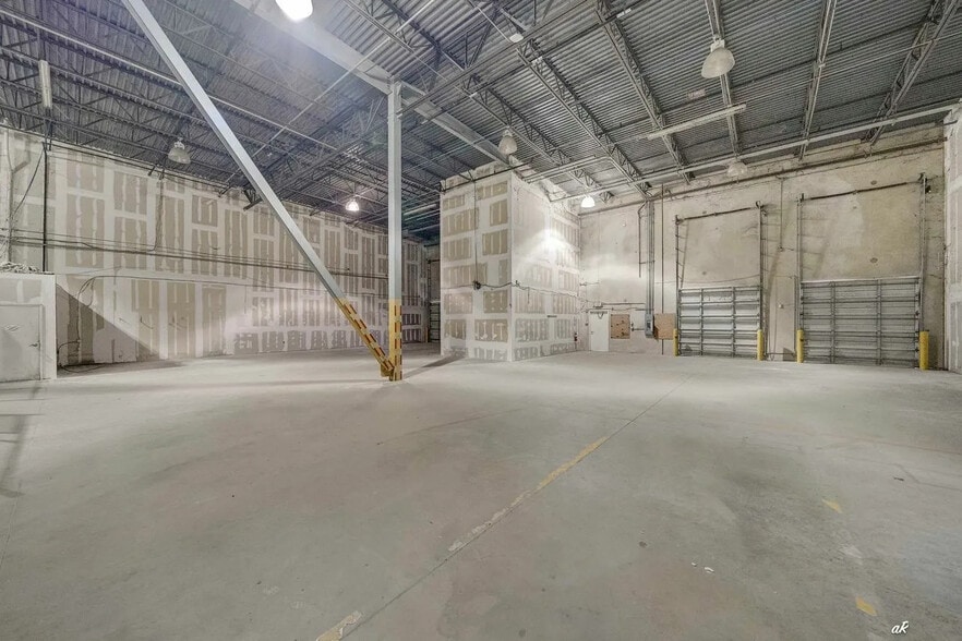 More Photos Of 17740 Ashley Dr, Panama City Beach Distribution For Lease