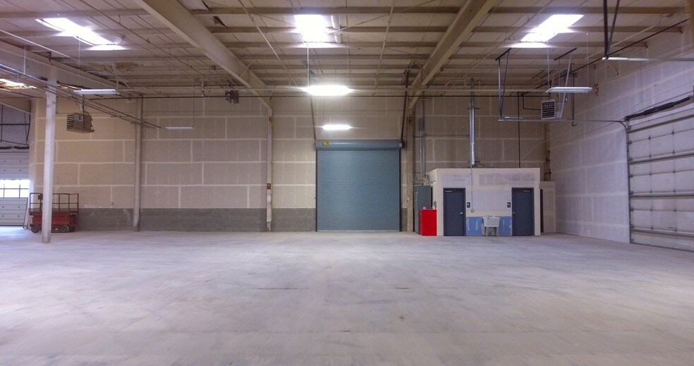 More Photos Of 20495 Murray Rd, Bend Warehouse For Lease