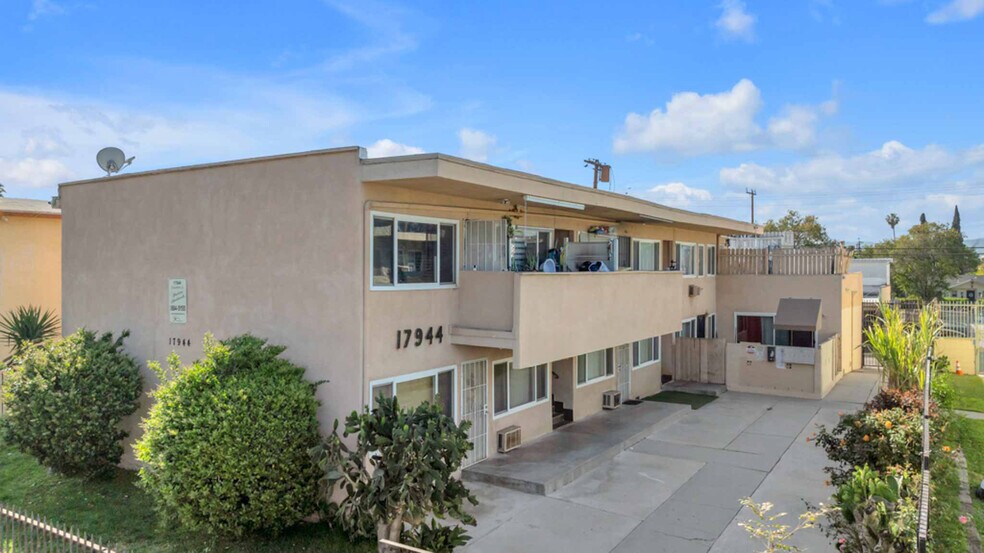 More Photos Of 17944 Schoenborn St, Northridge Apartments For Sale