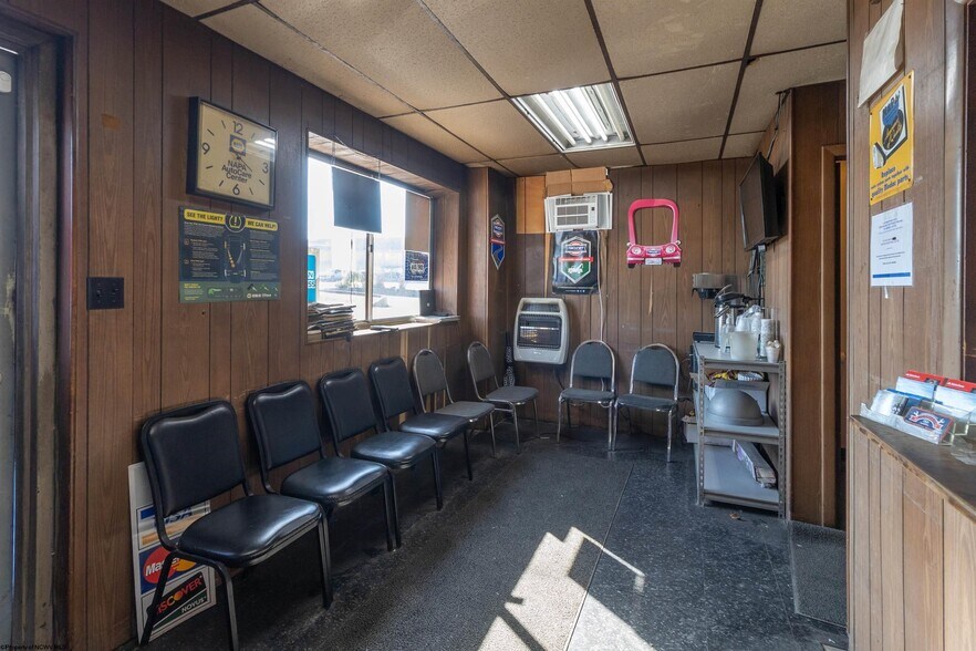 More Photos Of 109 Lodgeville Rd, Bridgeport Auto Repair For Sale