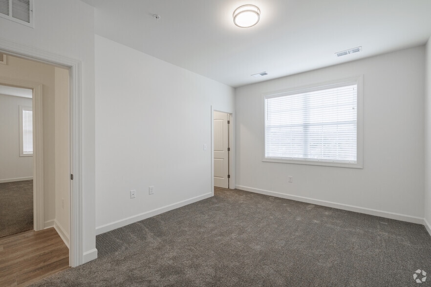 More Photos Of 41 Wttr Ln, Westminster Apartments For Sale