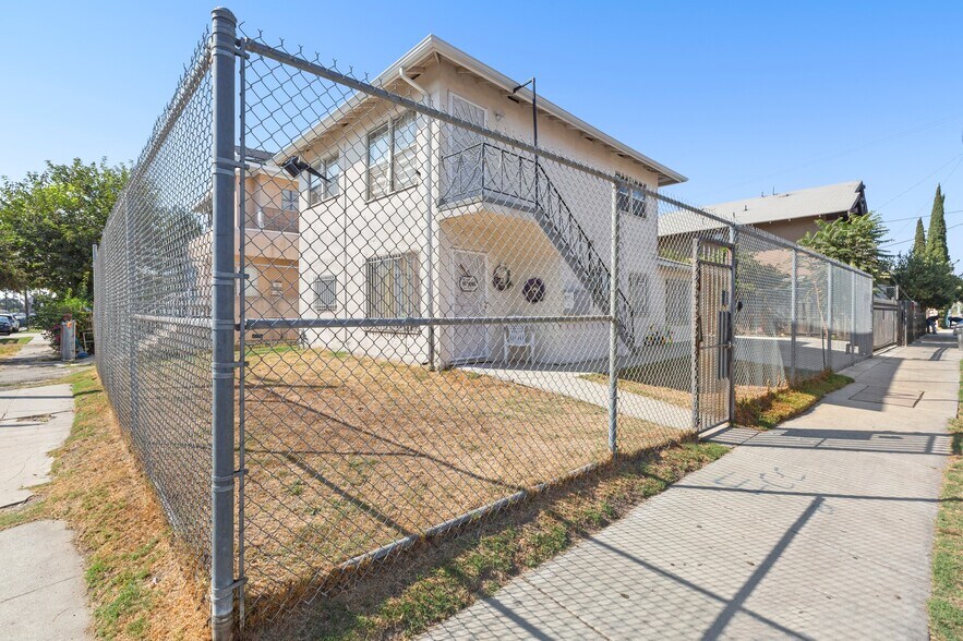 More Photos Of 4421 Wall St, Los Angeles Apartments For Sale