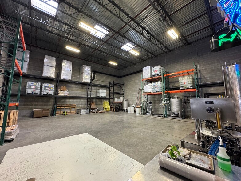 More Photos Of 13753 Midvale Ave N, Seattle Warehouse For Sale