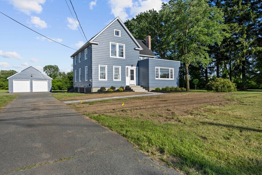 More Photos Of 267 Wolf Rd, Latham Office For Lease