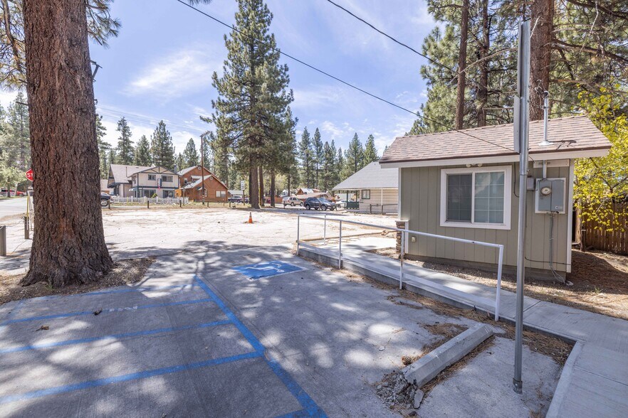 More Photos Of 401 W Big Bear Blvd, Big Bear City Auto Dealership For Lease