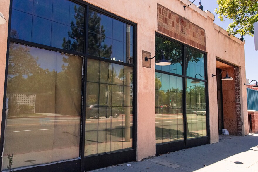 More Photos Of 4410 Gage Ave, Bell Restaurant For Lease